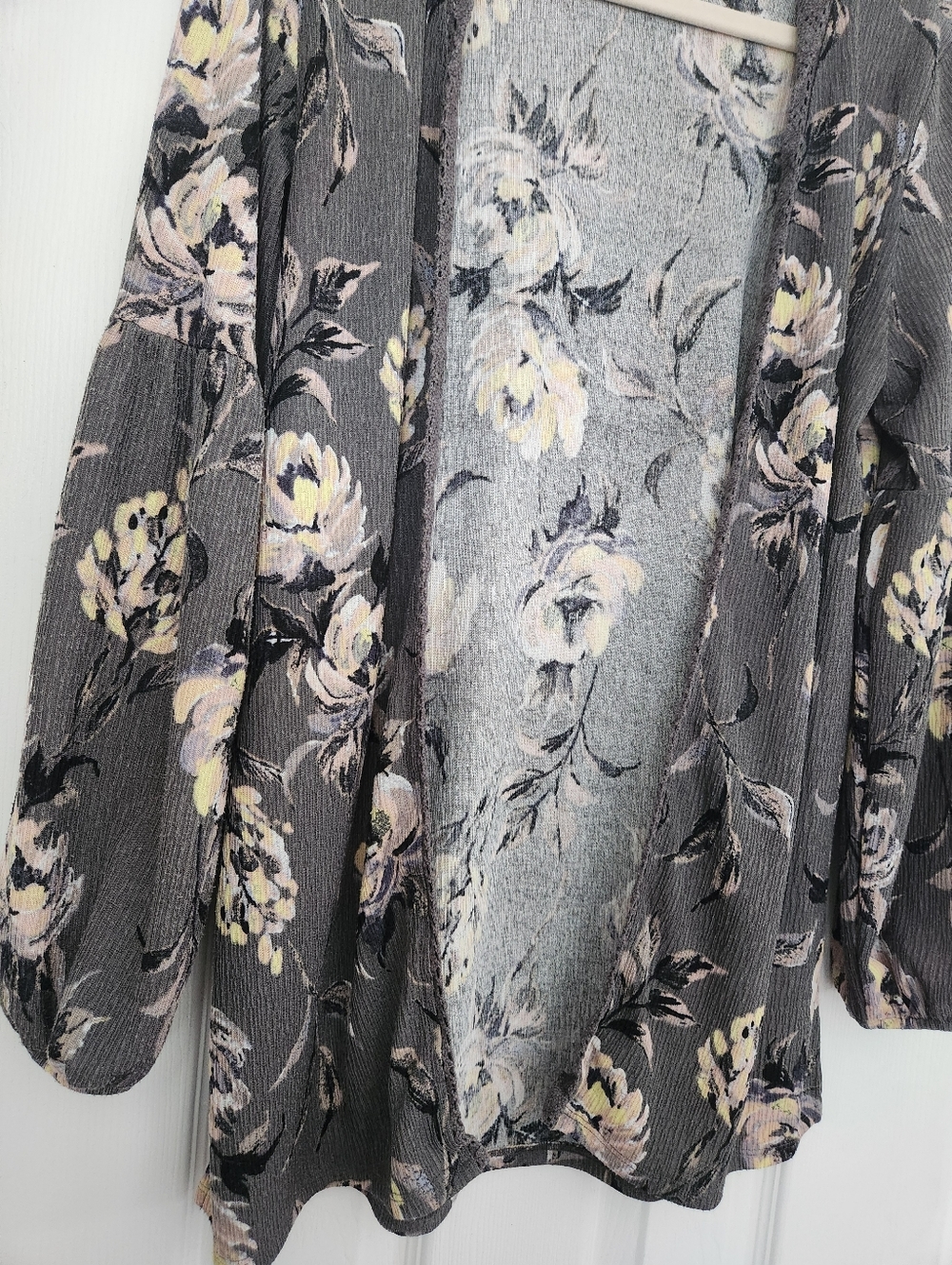 Maurices Gray Floral Crochet Trim Kimono - Size Small - Picture 2 of 16